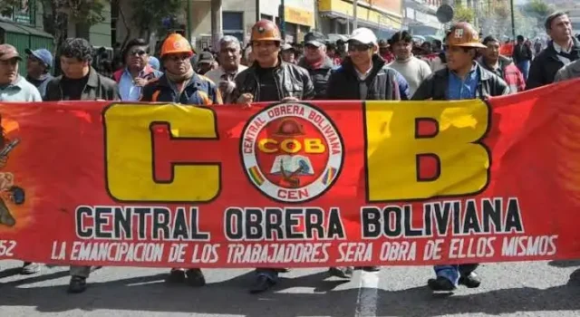 Bolivia: La toma de La Paz – El ejército rodeado en la plaza Murillo, sin salida y con miedo