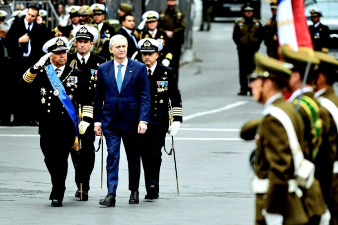 Divertimentos de guerra por Juan Pablo Cárdenas S.