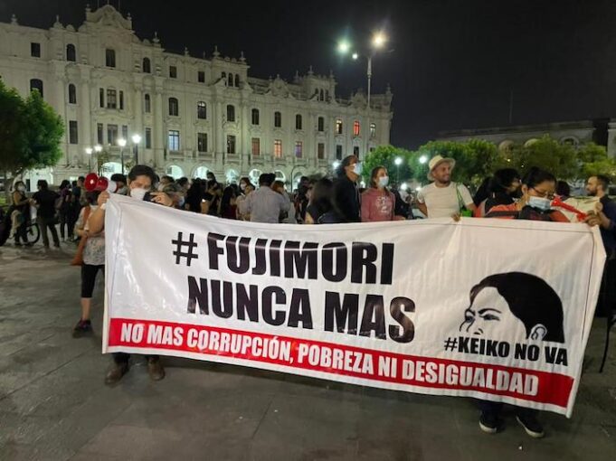 Ver: MARCHA ANTI KEIKO IMPACTA DEBATE PRESIDENCIAL. Dictadura neoliberal vs Estado de derecho