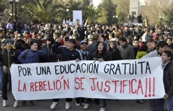Saludo a los 20 años de la Revolución Pingüina