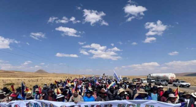 Ver: Bolivia Revolución en marcha Columna de Patricio Guzmán S.