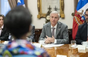 CAE, deuda y neoliberalismo: la lectura de Gómez Leyton sobre el conflicto que reabre el gobierno
