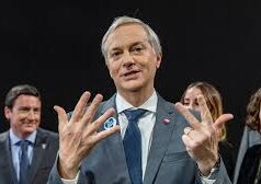 Ver: «Kast anuncia endeudamiento de 6.200 millones de dólares para Chile» con Patricio Guzmán S.