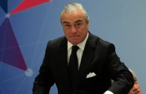 James Sinclair, nombrado embajador del gobierno de Kast ante el Vaticano, destruyó los archivos de la CNI