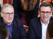 Gran Bretaña: Keir Starmer dimite apenas dos años después de la aplastante victoria laborista