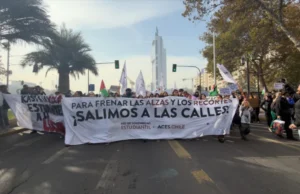Ver «Vándalos e incivilizados» contra los recortes sociales de Kast»