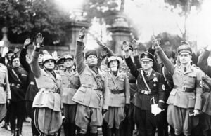 Los Fascistas ya no usan uniformes