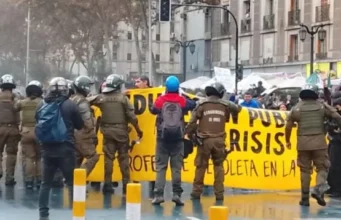 Brutal saldo de la represión policial en marcha contra recortes de Kast: estudiante queda con múltiples fracturas y debe ser operada