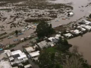 Chile – Mientras miles de Chilenos sufren una de las más grandes Catástrofes climáticas la derecha y el PDG festejaban en el parlamento la aprobación de la MEGA REFORMA.
