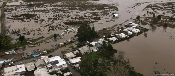 Chile – Mientras miles de Chilenos sufren una de las más grandes Catástrofes climáticas la derecha y el PDG festejaban en el parlamento la aprobación de la MEGA REFORMA.