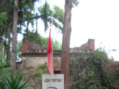 Trotsky luchó varias horas con la muerte, pero finalmente falleció hacia el anochecer del 21 de agosto de 1940