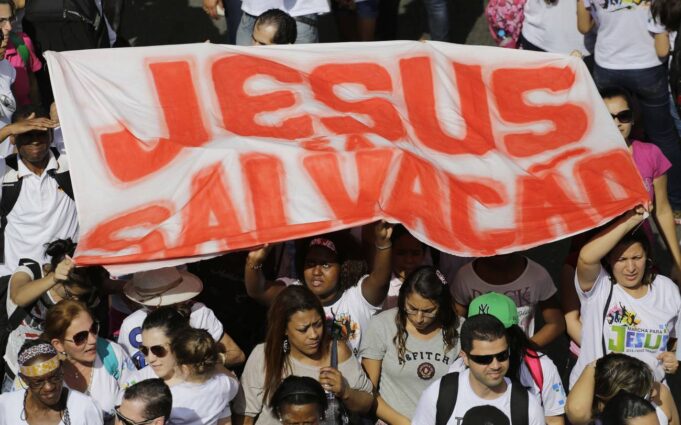 Las iglesias evangélicas ya no son solo un actor religioso: son un actor político en América Latina