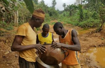 Nigeria – 37 jóvenes, entre ellos menores de edad, mueren en una celda policial nigeriana superpoblada