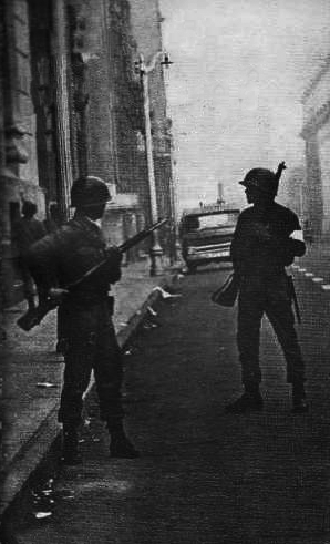 Soldados_en_la_calle_Chile-1973