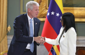 ¿Es legal el acuerdo petrolero entre EE.UU. y Venezuela?: “Claramente inconstitucional”, dice el economista Francisco Rodríguez