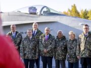 Jefes de Estado y de Gobierno de la UE con chaquetas militares en la Cumbre del Ártico
