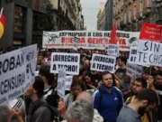 Las protestas contra el aumento vertiginoso del costo de la vivienda se extienden por toda España al tiempo que el Parlamento vota en contra de la prohibición de los desahucios