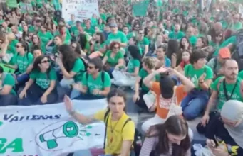 Estado español – Educación pública: huelga indefinida, brutalidad policial y marea verde en la ciudad