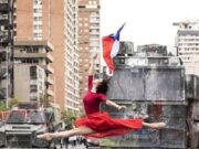 Imagen de bailarina durante la Revuelta Social en Chile