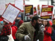 EEUU – Trabajadores de la salud mental luchan por protecciones frente a la IA