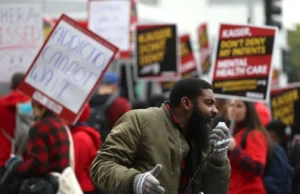 EEUU – Trabajadores de la salud mental luchan por protecciones frente a la IA