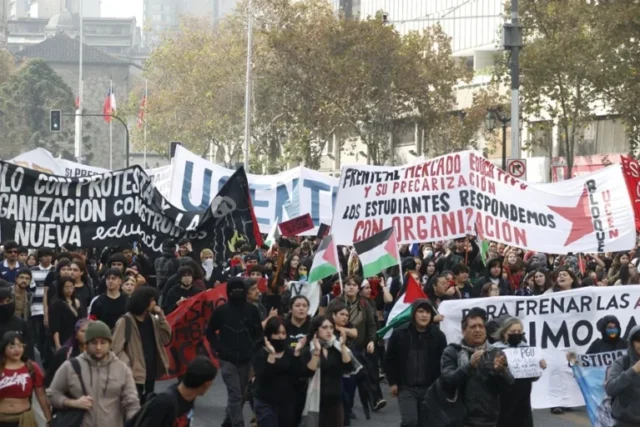 estudiantes contra Kast