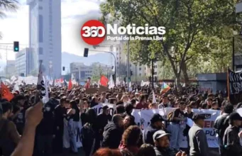 Fuerte represión contra marcha de más de 300 mil estudiantes en Chile