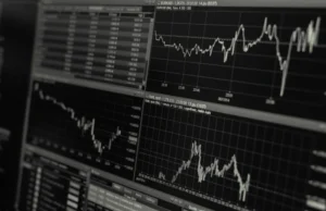 Crece la presión sobre las AFP: exministros y editoriales exigen explicar quién autorizó las operaciones que hundieron al Fondo E